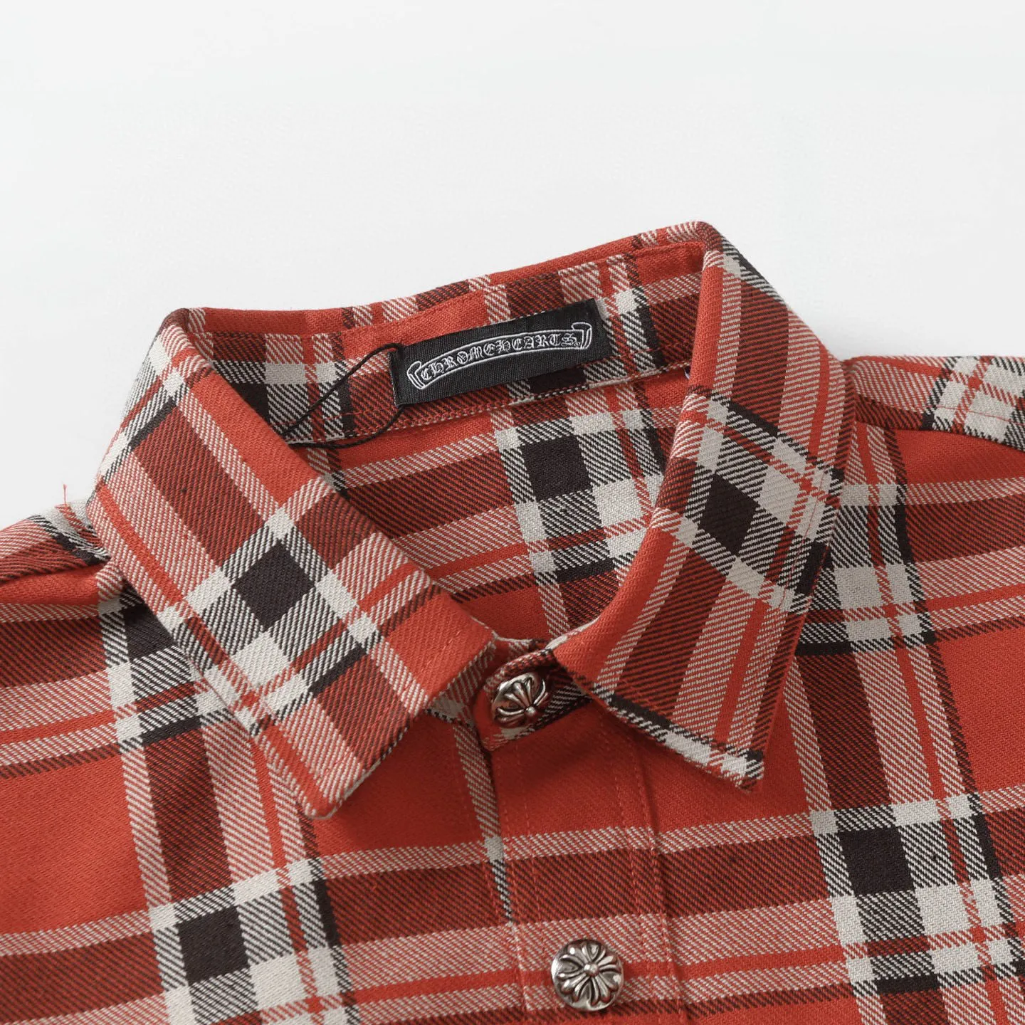 🅿️380 ch|24fw Crow Heart New Striped Plaid Splicing Silver Button Cardigan Shirt Process description: The fabric is made of custom-woven and custom-dyed wool blended fabric. The fabric contains wool components and has a very good texture. All the plaids are counter-position stitching. Every size and every plaid splicing is counter-position. It not only consumes fabric but also takes time. The details are very delicate. The sleeve logo printing uses special pulping. The characteristic of the printing process is the use of high-performance glue for printing, which creates a sense of layering on the printed pattern. The accessories of the new yb mold are used. Buttons and pocket silver jewelry are custom-developed using silver-plated foti materials. The cuffs are made with buttons and snaps that are consistent with yb and are designed with loose fit. The oversized version is truly restored. Color: blue/green/red. Size: S-XL.